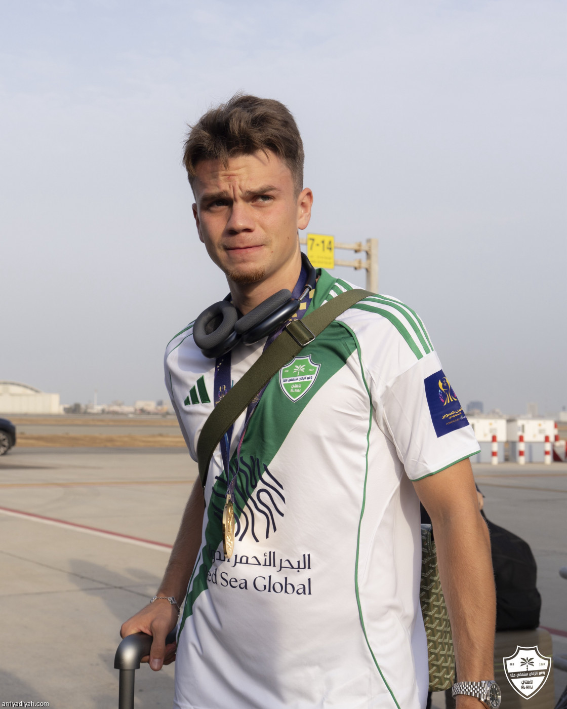 البطل وكأسه في جدة