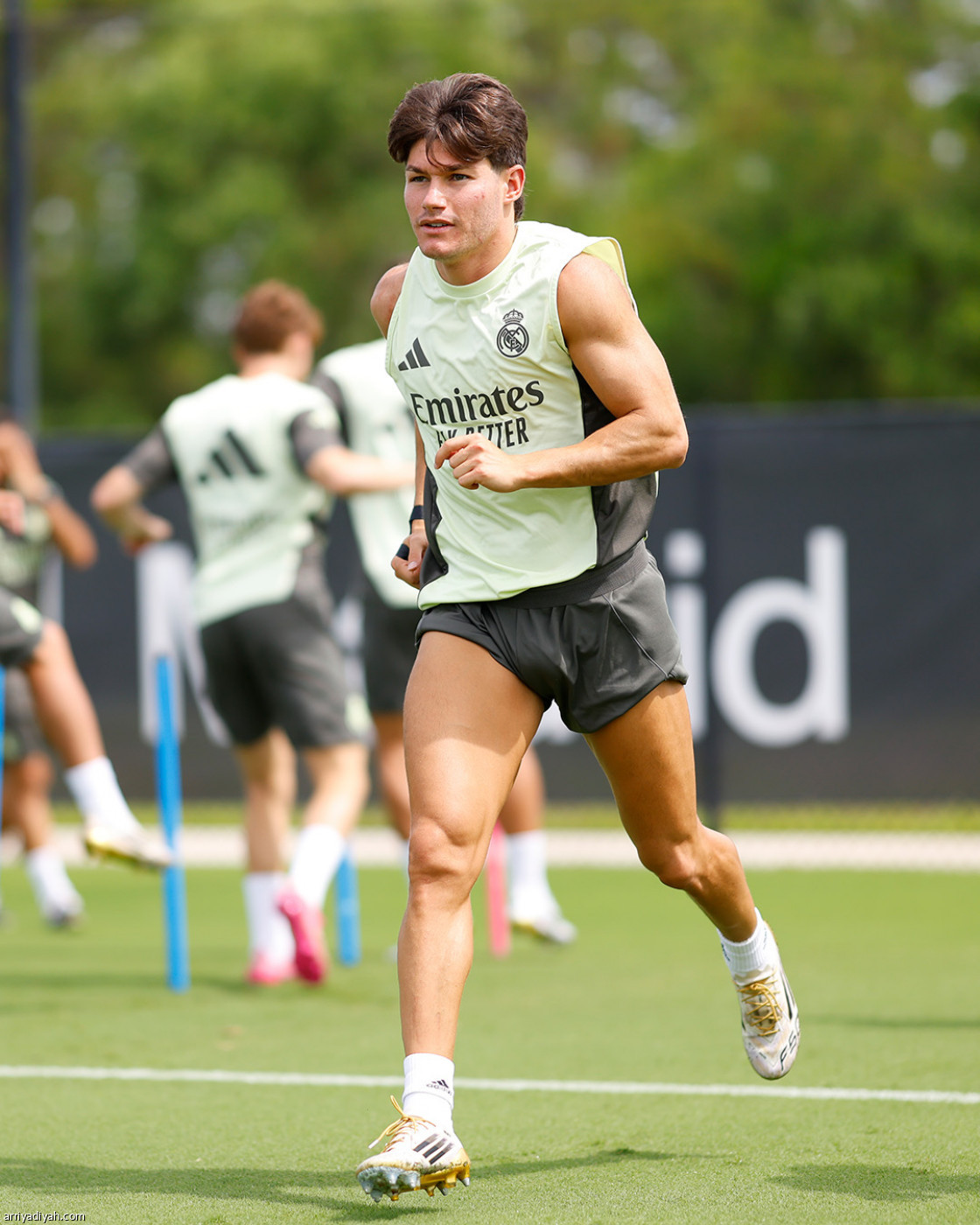 مدريد يضع لمسات باريس