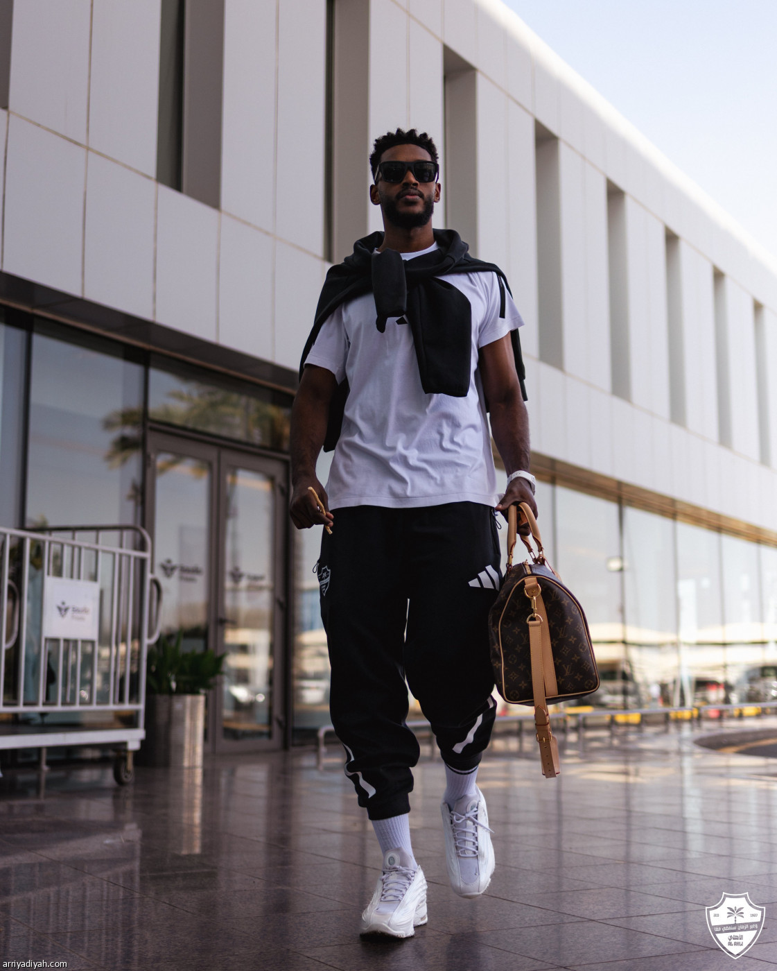 الأهلي يغادر