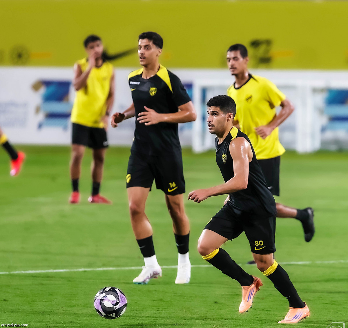 الاتحاد يناور