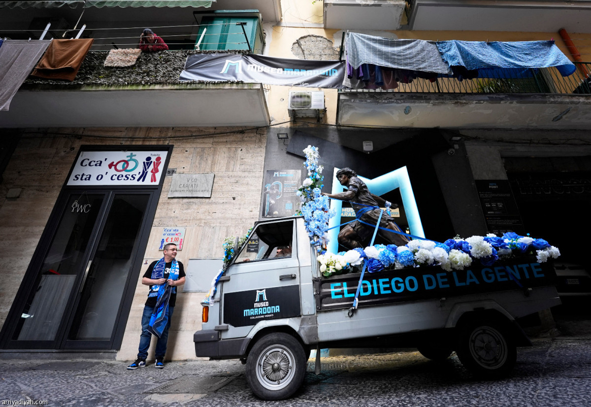 مجسم مارادونا