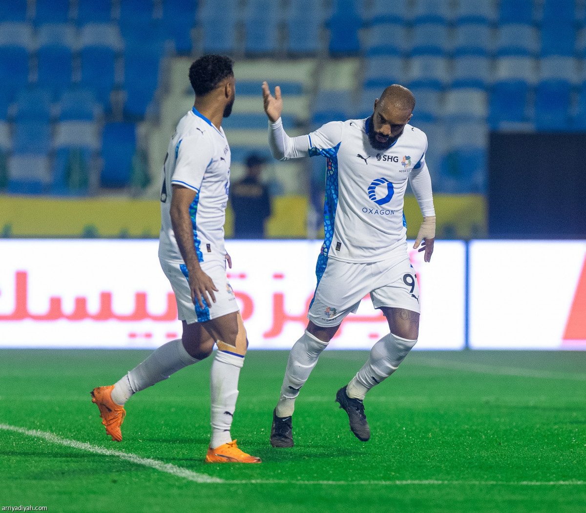 لاكازيت.. احتفال تاسع