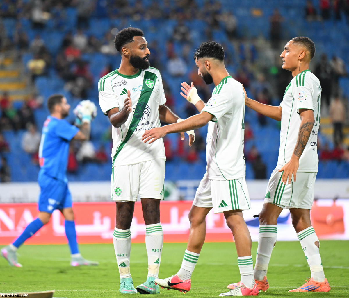 فراس.. يعزف ويفرح