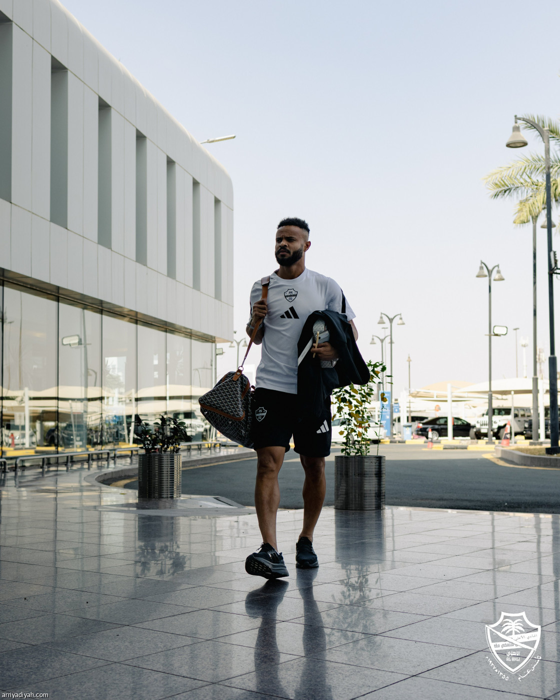 الأهلي يغادر