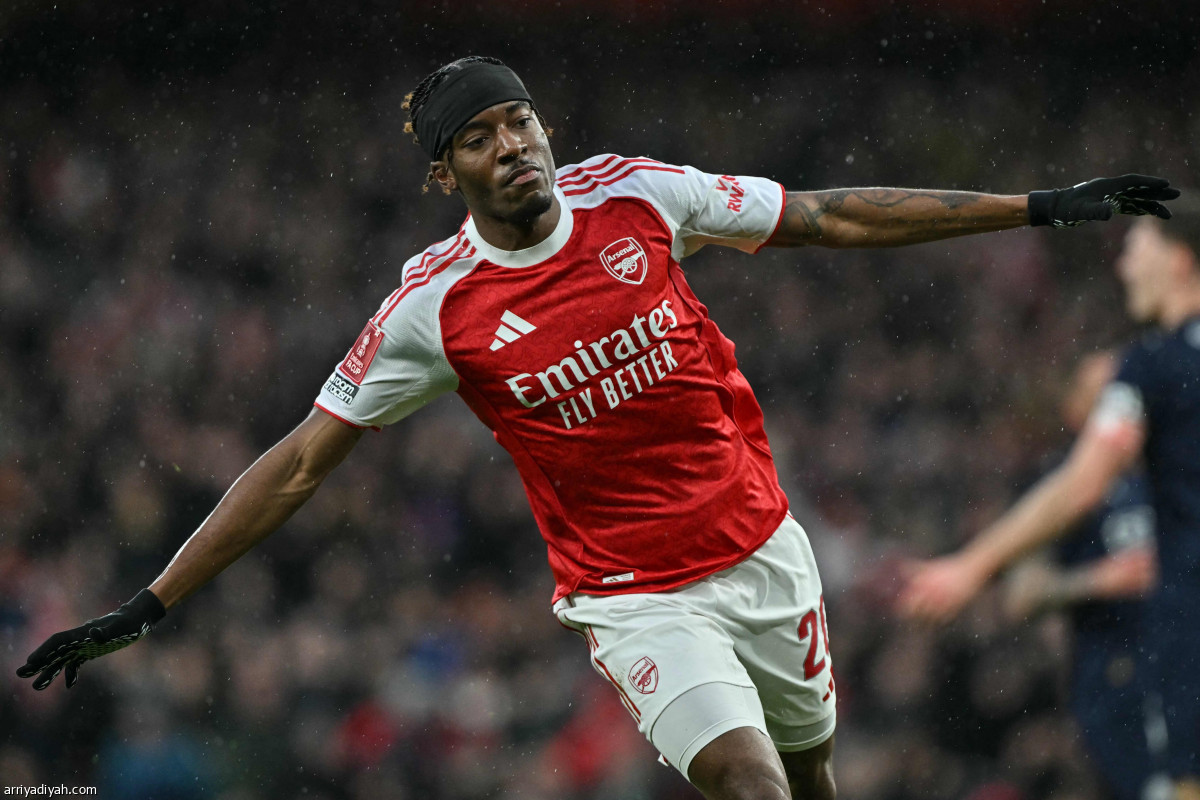 أرسنال يعبر