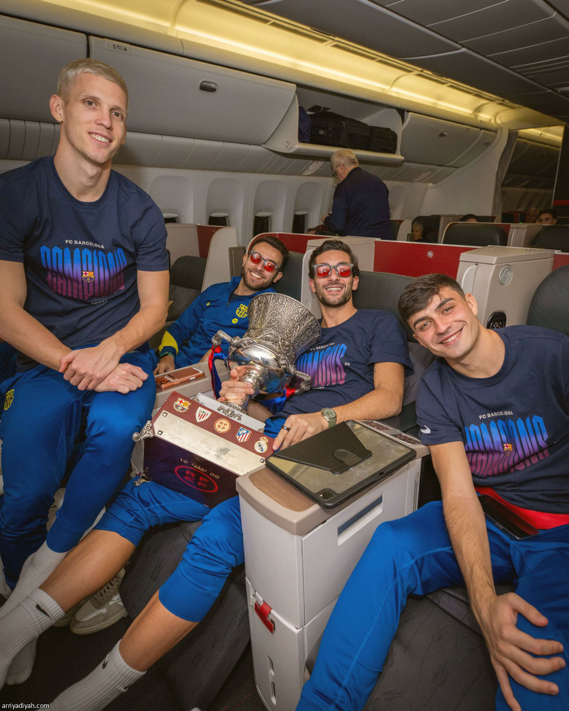 فرحة الكأس في الطائرة