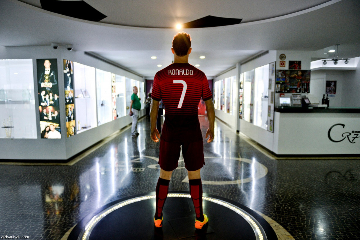 افتتاح معرض «الدون»